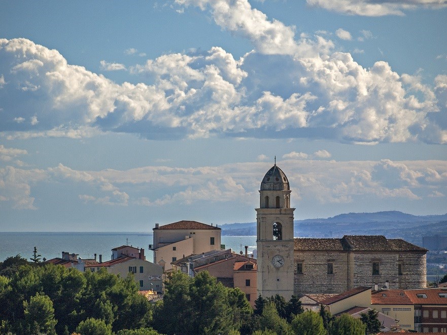 I Paesi Alti sul mare delle Marche I Paesi Alti sul mare delle Marche